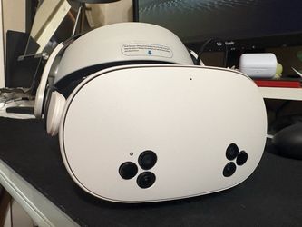 Meta Quest 3s 128GB + BOBOVR Head Strap, Extra Battery & Charger