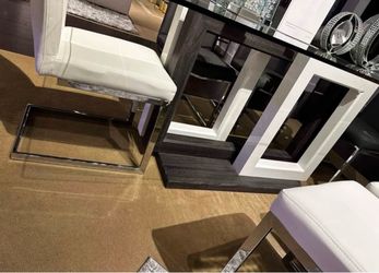 Modern Dining Table and Chair Set￼