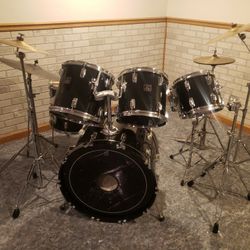 6-peice Tama Drum Set