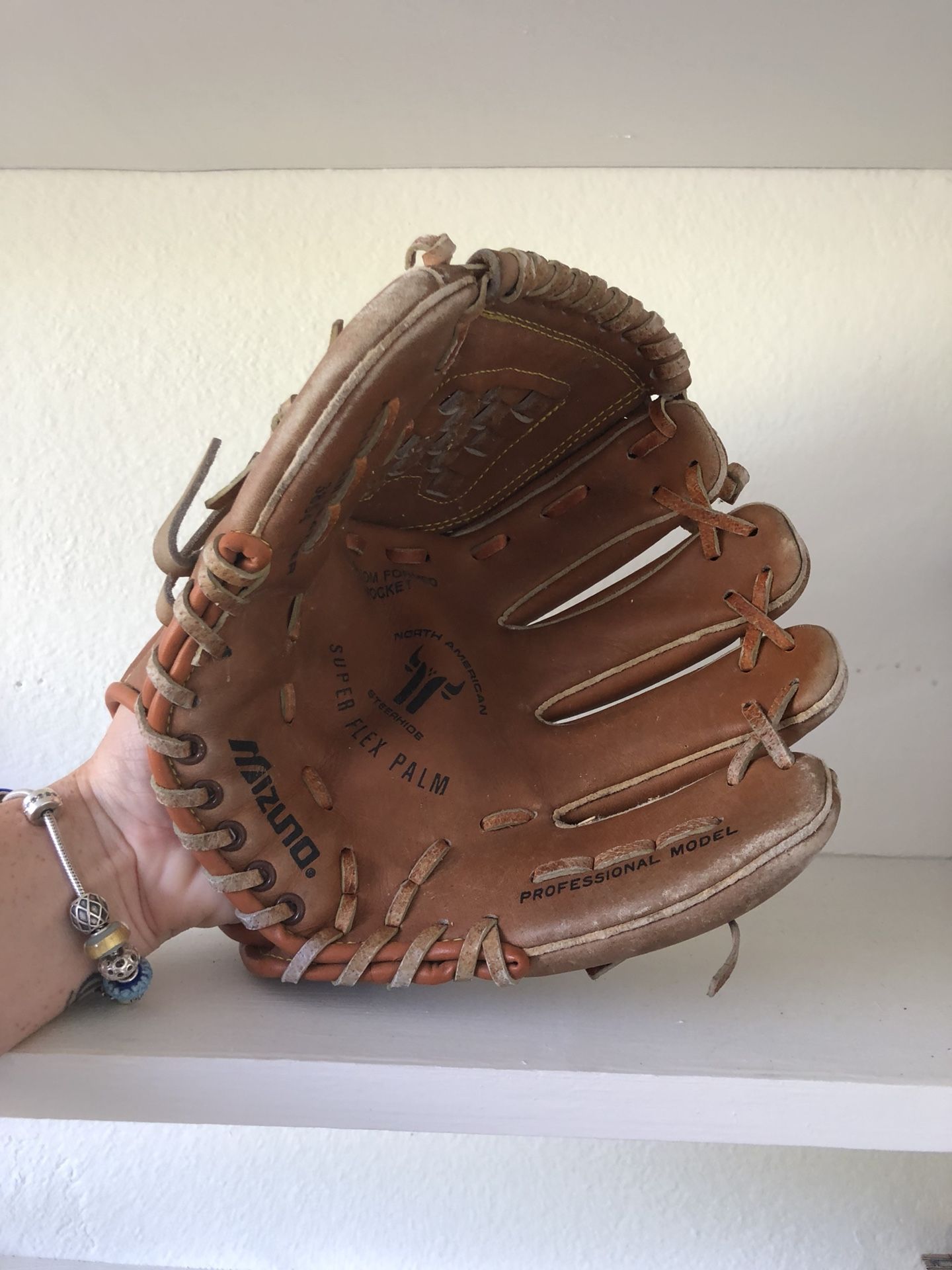 Baseball glove