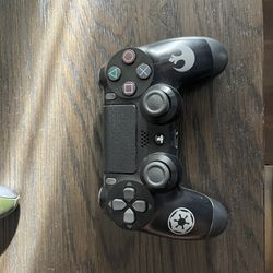 PS4 And Xbox Controller 