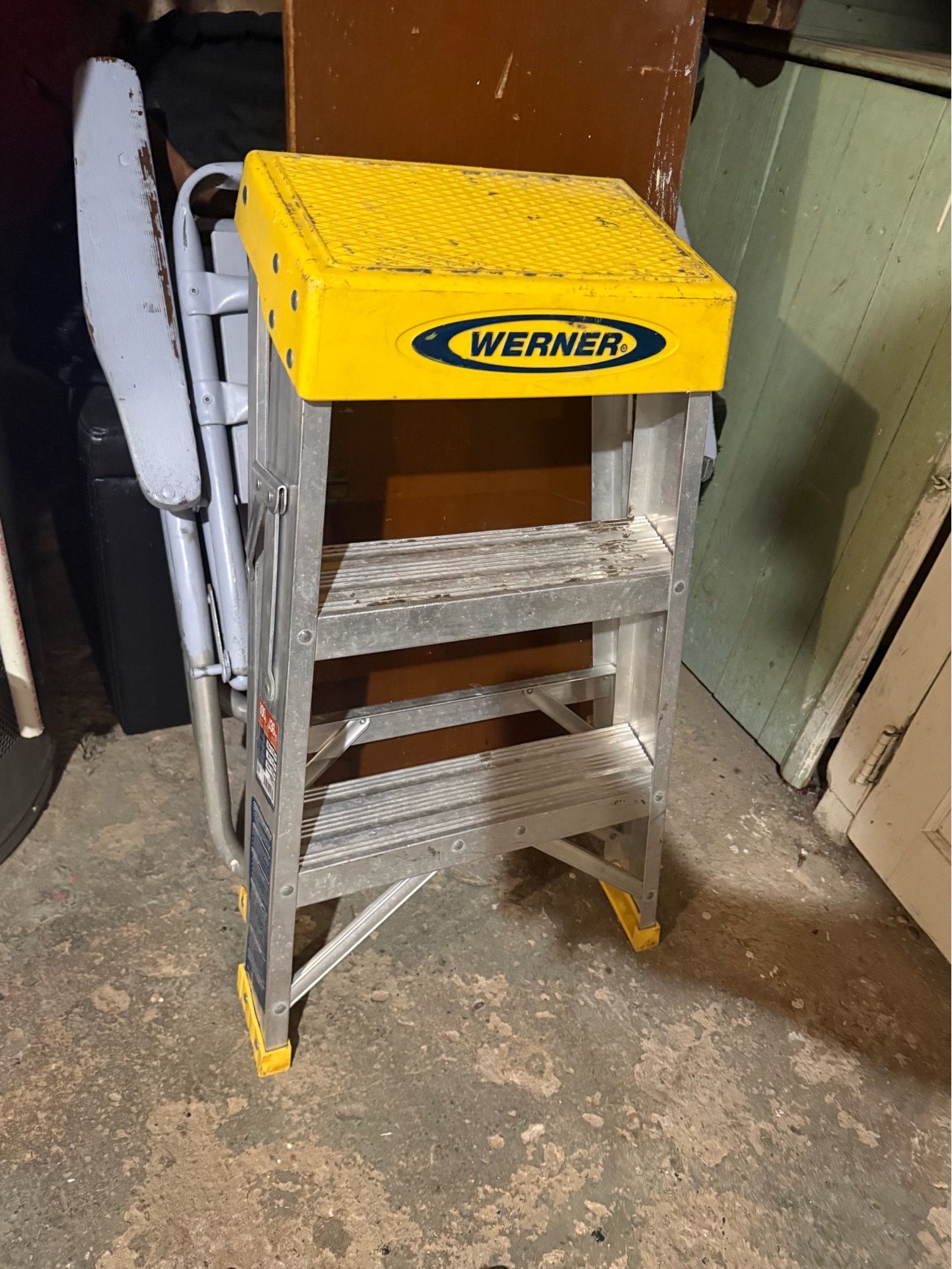 Werner 150B 2-ft ( 8-ft Reach Height ) Aluminum Type 1A - 300 lbs. Load Capacity Step ladder
