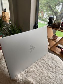 razer blade 15 Silver white