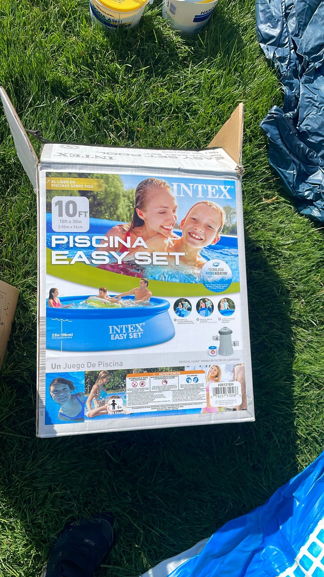 Intex 10ft Pool With Pump, Cleaning Vaccum, Cover Plus Extras