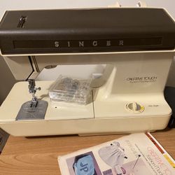 Singer Creative Touch Fashion Sewing Machine With Original Book