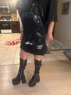 Widow boots