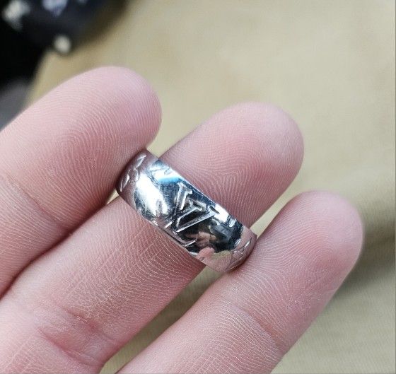 Louis Vuitton Mens Ring