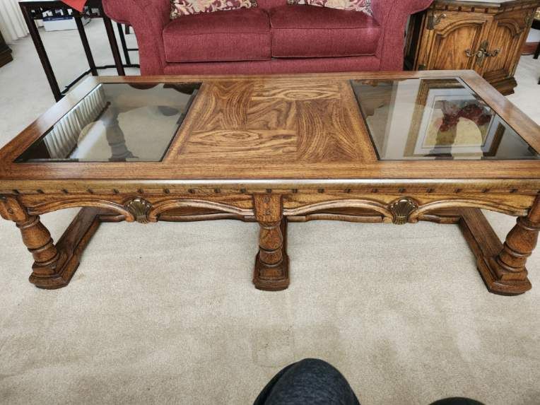 Set Of 4 Solid Wood Tables And 2 Table Lamps