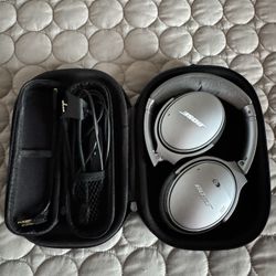 Bose QC35 II - Excellent Condition - With Microphone Adapter For Gaming