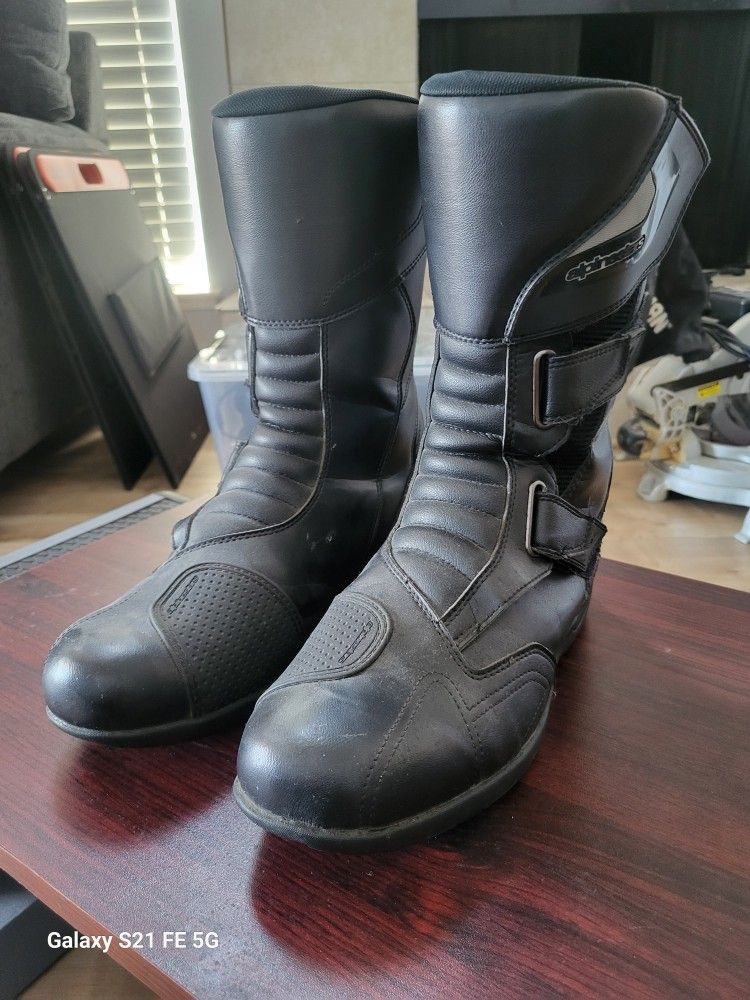 MOTORCYCLE BOOTS