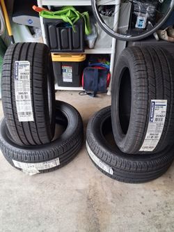 Michelin Defender2 225/55 R17 Tires – Set of 4