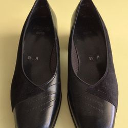 🇩🇪Ara Leather/ Suede Low Heel Pump 8