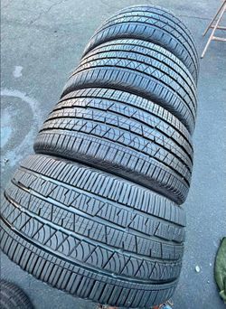 275/45/20 Continental Selling a set of 4 tires in excellent condition 🫡