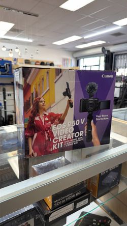 Canon R50V video creator kit