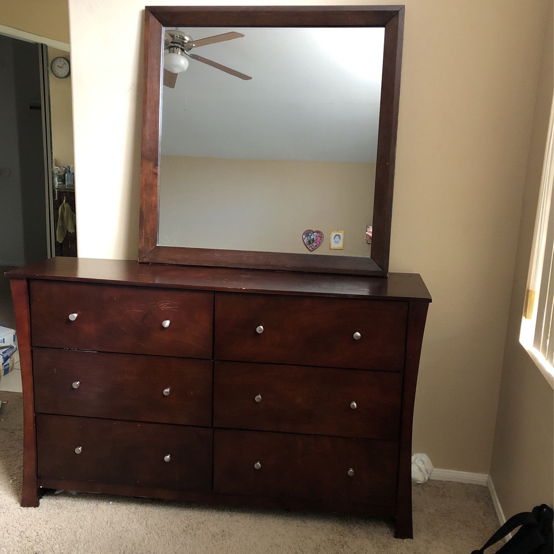 Dresser With Mirror
