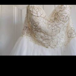 Davids Bridal Size 8 Strapless Ball Gown 