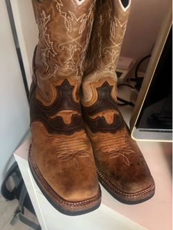 Boots size 10.5