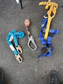 Honeywell Miller TurboLite Personal Fall Limiter with Harness and landyard