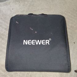 NEEWER 18" LED Light