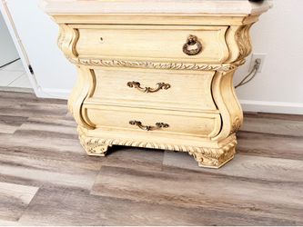 Dresser and 2 night stands