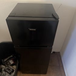 Hisense large mini fridge/freezer