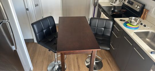 Small Table with stools