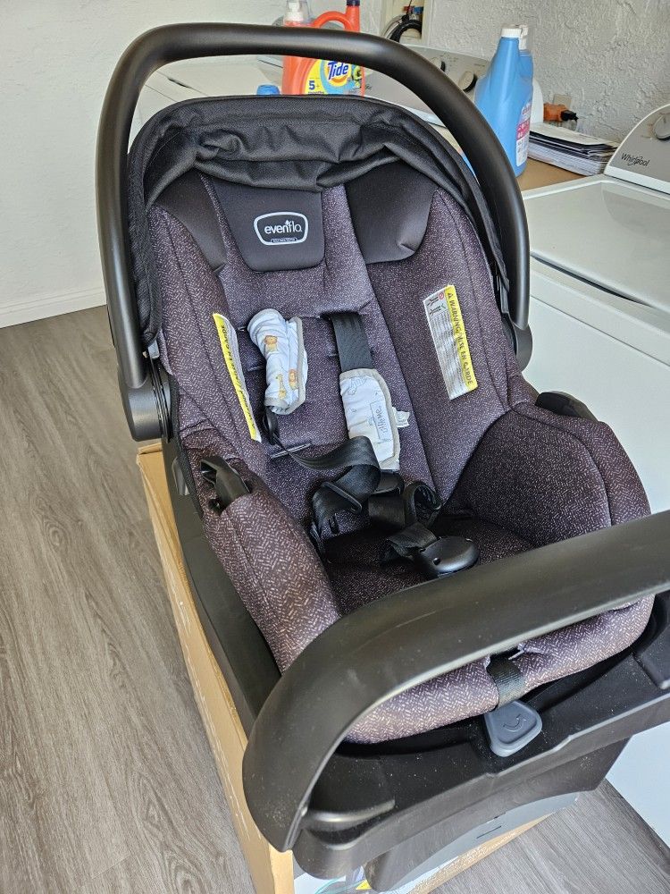 Evenflo Pivot Stroller And Car Seat Car seats & Accessories