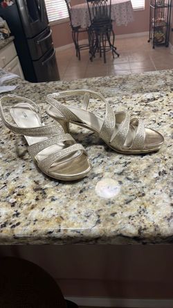 Golden 3”heels never worn 9