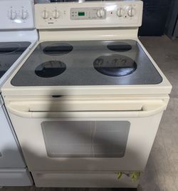 Kenmore Electric Stove with Glass Cooktop (Cream Color)