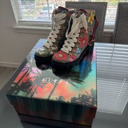 GUCCI Bloom Floral Lugsole Boots
