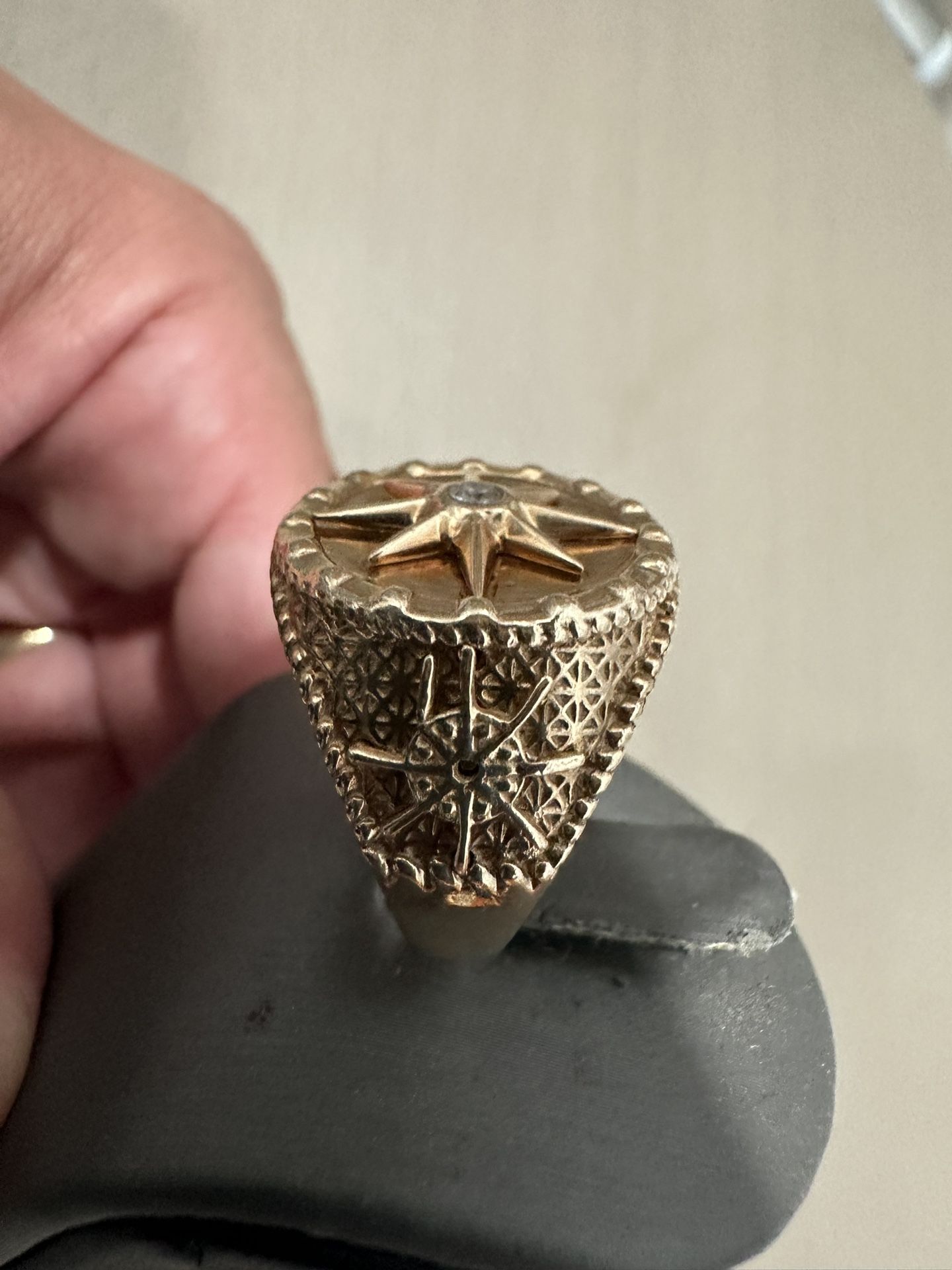 Ring  Gold 10k Custom With The  Start Crsystal  8.2 Grams