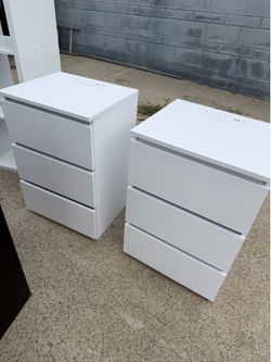 Set of night stands