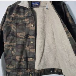 Men's Jacket XI Canvas Sherpa Army

Chamarra New