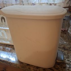 White Garbage Can Lid