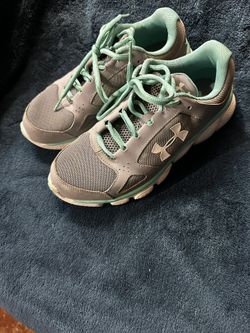 Women’s 7.5 Under Armour Teel Gray Tennis Shoes OBO
