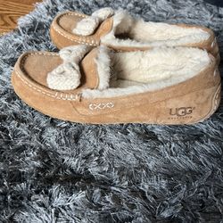 Ugg Slippers Size 9 