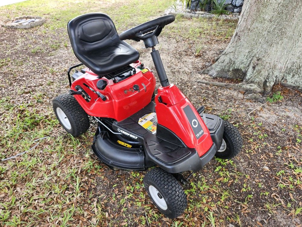 Troybilt TB30R riding lawn mower. 382cc engine, 30" deck and 6 speed transmission. Runs like new. 2020 model with low use. delivery available