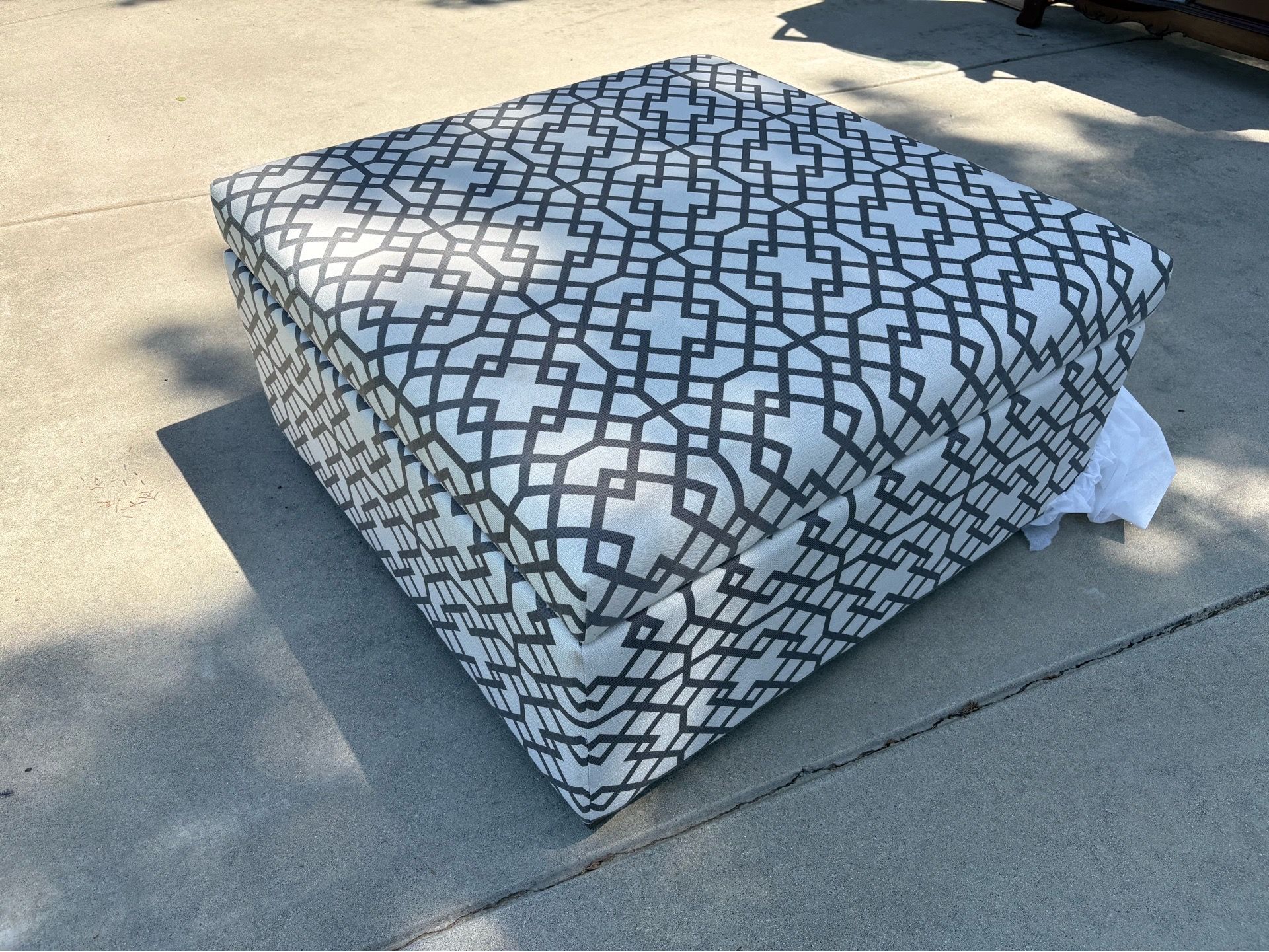 XL storage Ottoman 36”x36” -buyer pick up