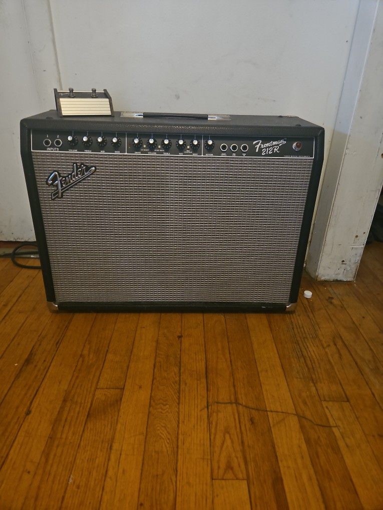 FenDer Amp.  Front man 212r