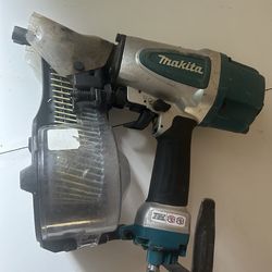 Makita Pneumatic 2-1/2 in. 15° Siding Coil Nailer