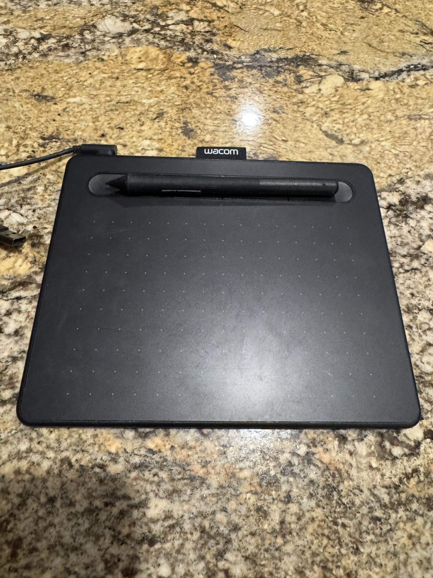 Wacom Intuos Small Bluetooth Graphics Drawing Tablet, Portable for Teachers, Students and Creators
