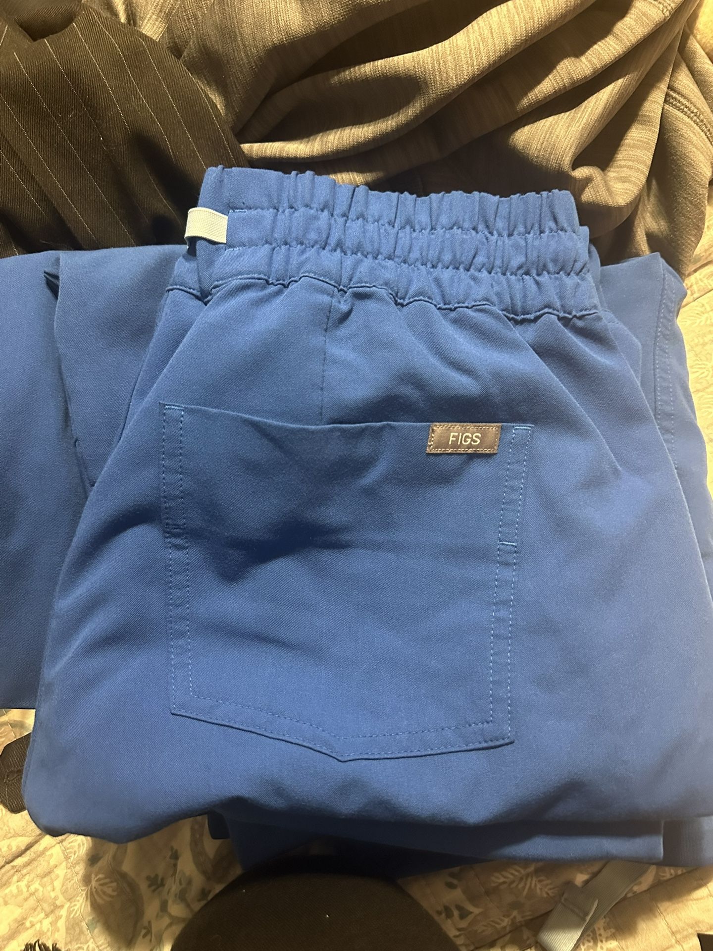 FIGS woman’s scrub pants