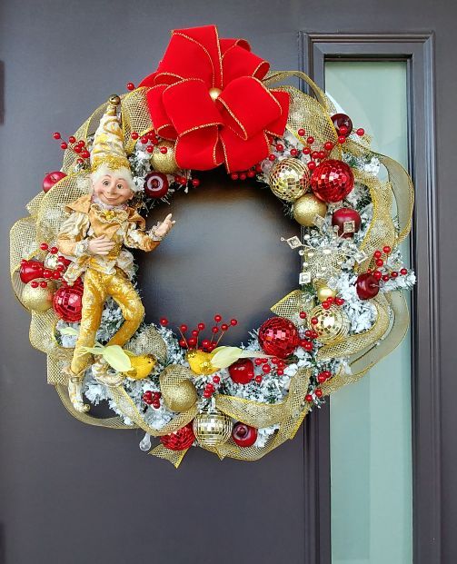 Professional Handmade Christmas Wreath with Porcelain Elf and Lights navidad
