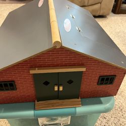 Breyer Wooden Horse Stable 