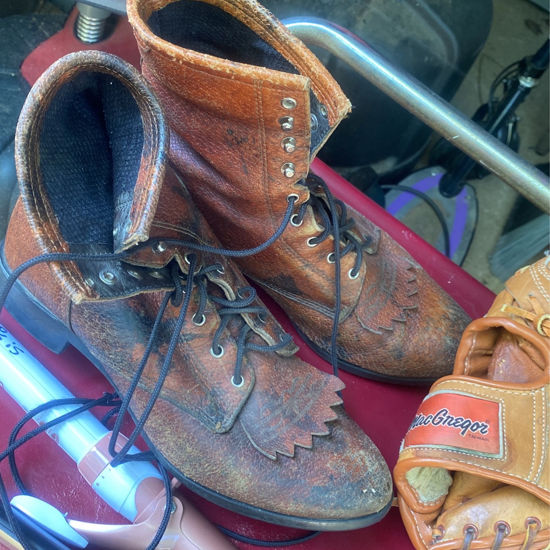 Ariat Boots Size8 50 Dollars Glove 25 Dollars