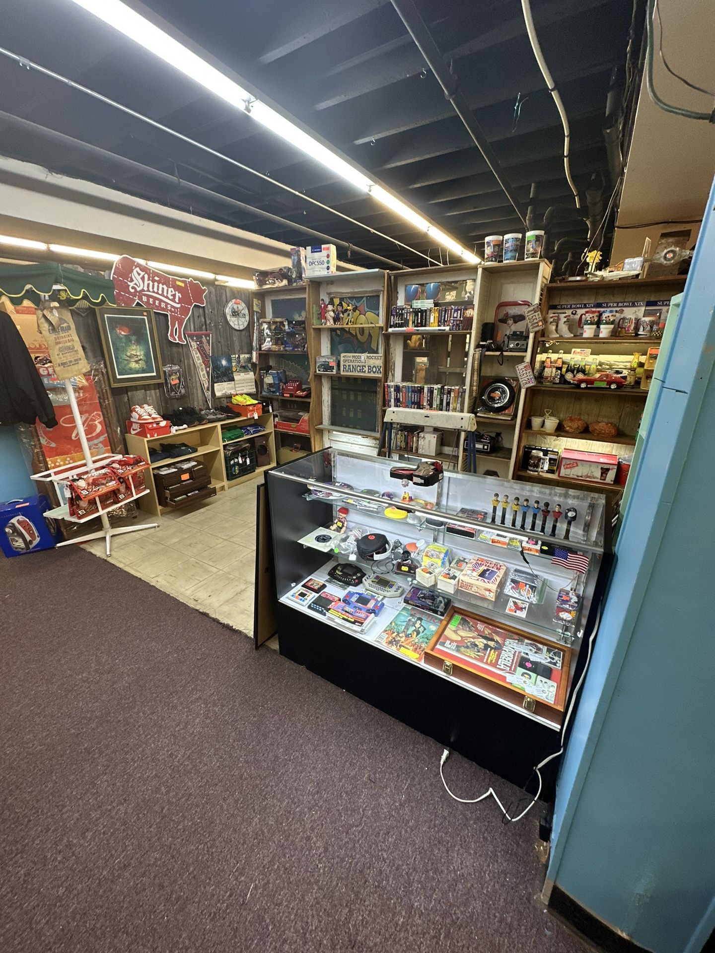 Antiques And geeks