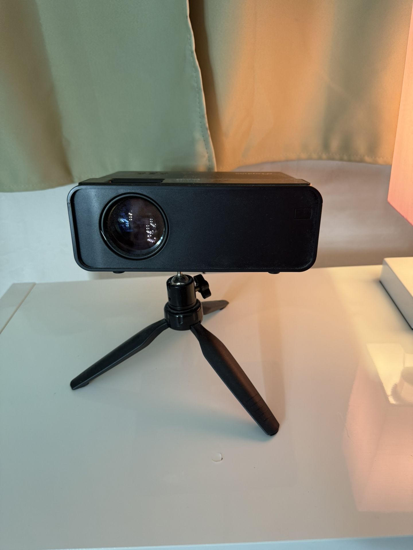 Projector with Projector Screen