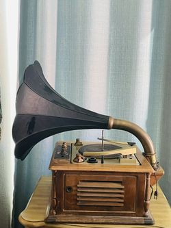 Vintage Phonograph 
