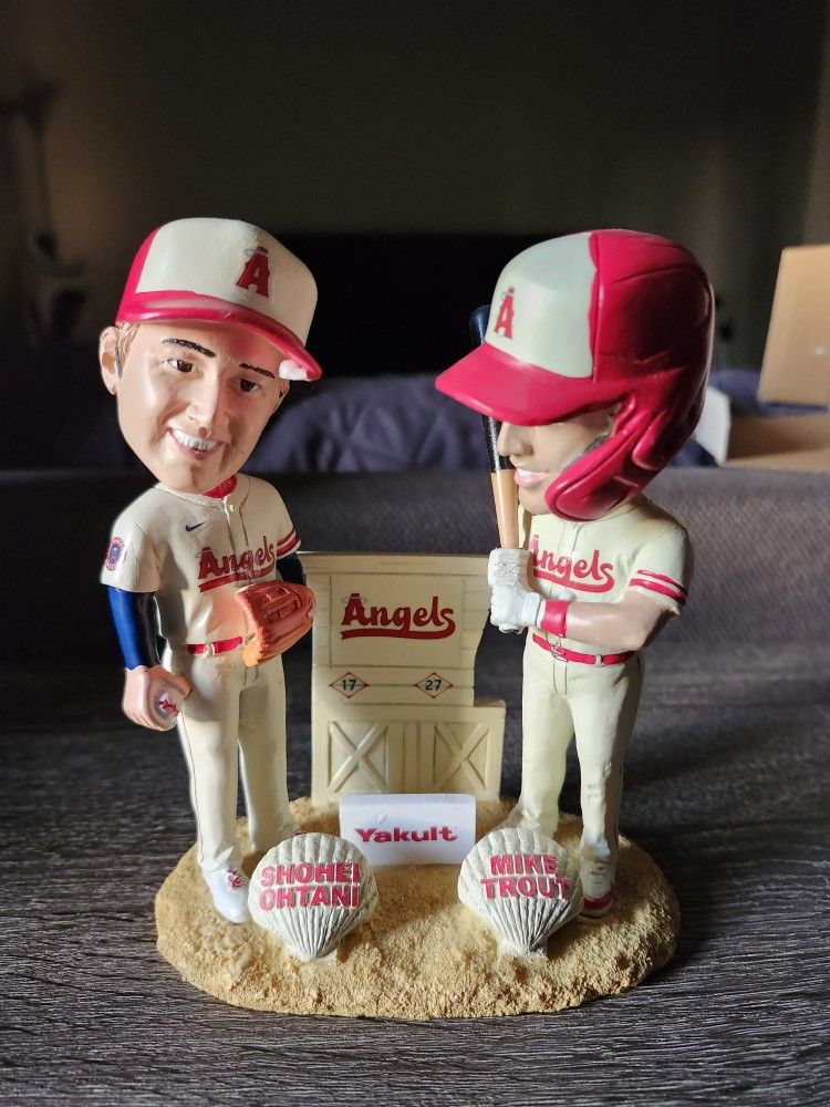 Ohtani Trout Bobblehead