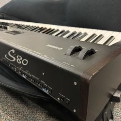 Yamaha S80 Synthesizer Keyboard
